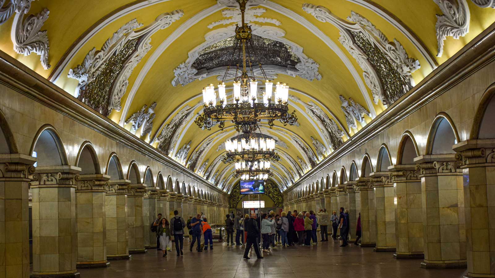 moskovksi metro, koliko košta karta za metro, staljin, moskovska arhitektura, koje stanice obići, tura za Moskvu